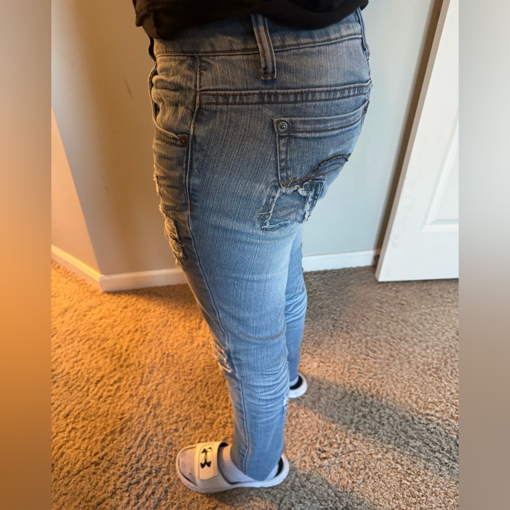 Light blue jeans, ripped style 👖